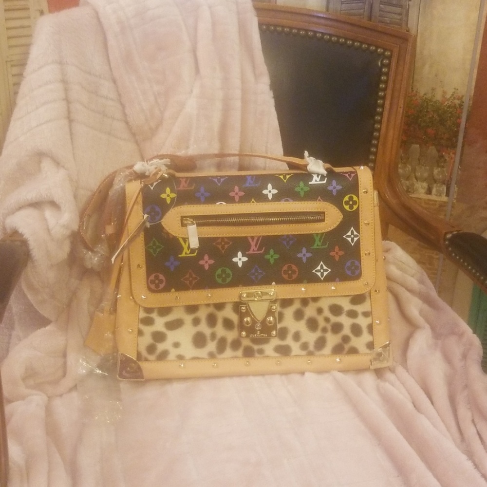 Cowhide leather  Clutch purse. Size medium